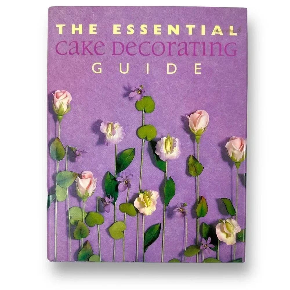 The‎ Essential Cake Decorating Guide Book